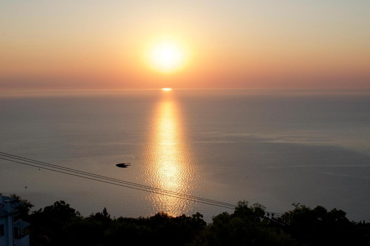 Alkmini Hotell Áyios Dhimítrios Exteriör bild
